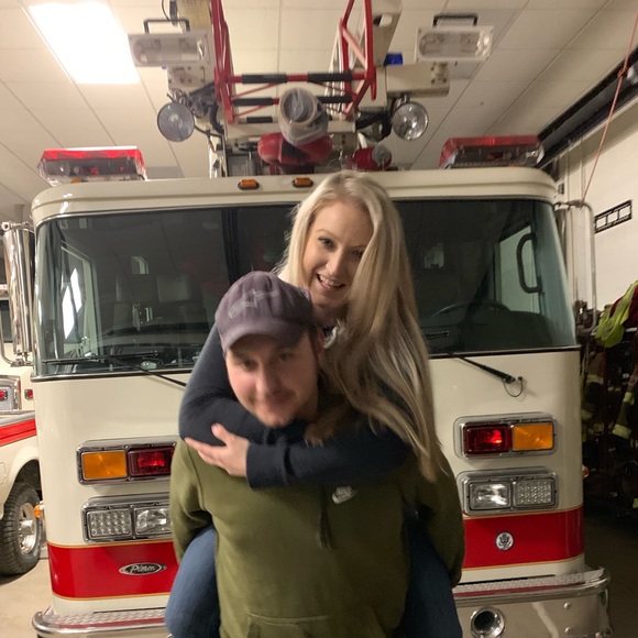 Meet your Posher, Lauren - Picture 1 of 1